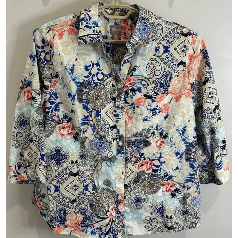 Chicos Wrinkle Resistant Blue Floral Equestrian Pattern 3/4 Sleeve Button Front